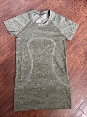 lululemon athletica olive green seamless short sleeve top